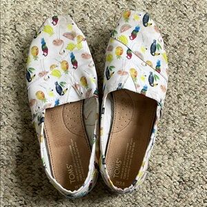 TOMS size 7.5 tropical themed flats